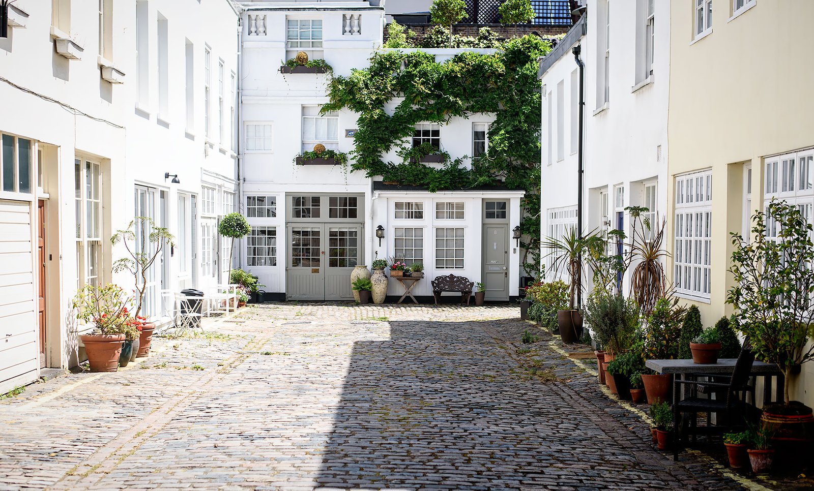Pretty mews houses in London