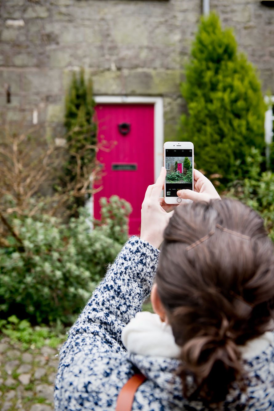 English Road Trip to Instagram Gold Hill in Shaftesbury, Dorset. Pink Door.