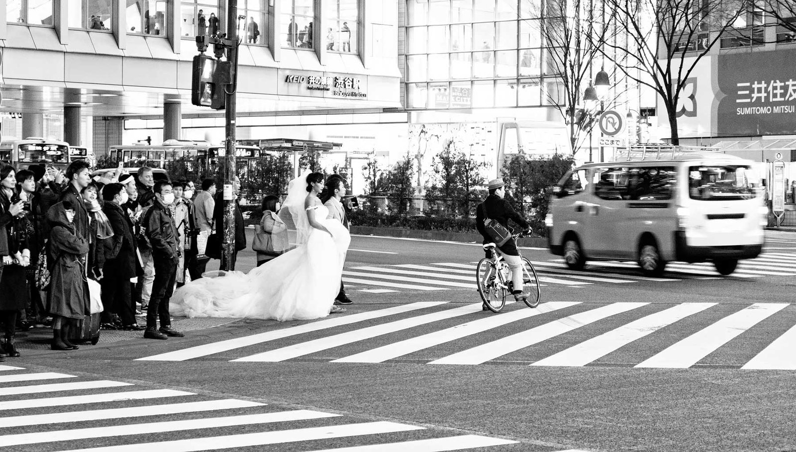 Favorite Things to Do & Places to Eat in Tokyo | Bride crossing Shibuya Crossing in her wedding dress.