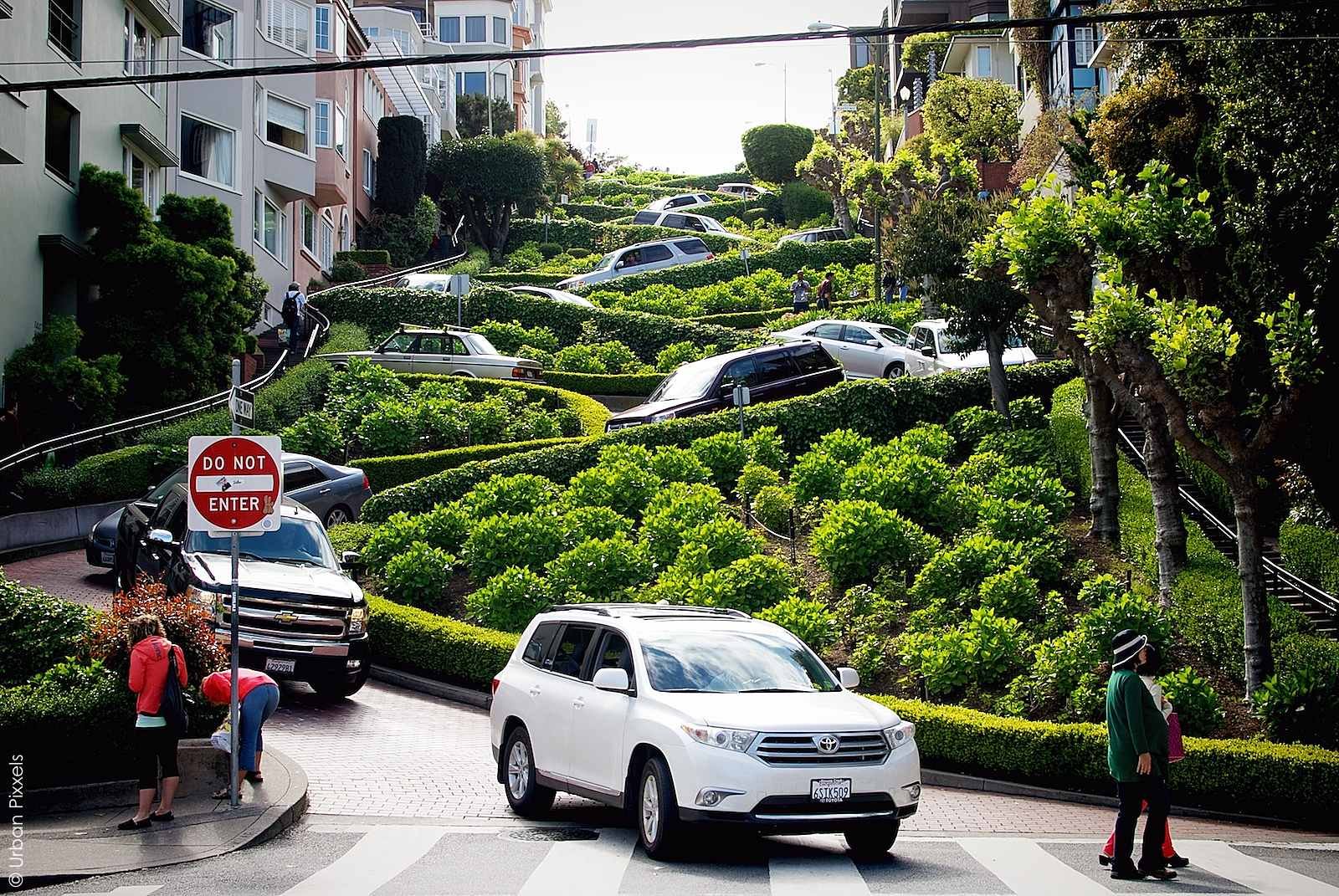 Cars taking the hairpin turns on Lombard Street in San Francisco