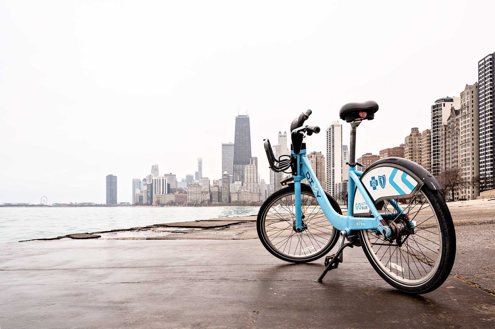 Public Bike Sharing Program Divvy in Chicago on the North Lake Shore Drive. The 15 Best Things to Do and See in Chicago