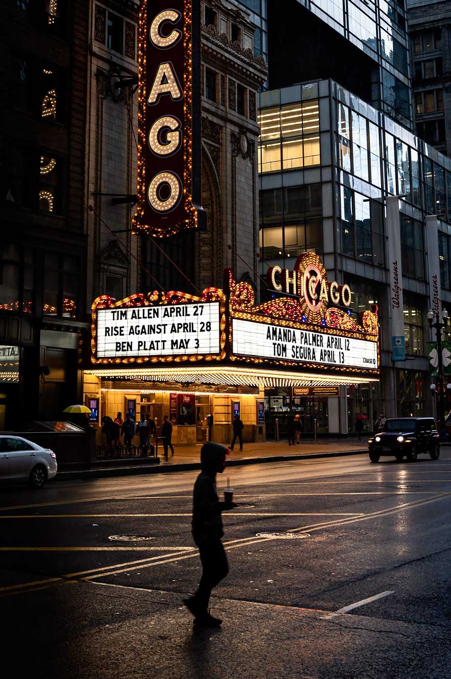 Chicago Theatre Sign at night in the rain. The 15 Best Things to Do and See in Chicago