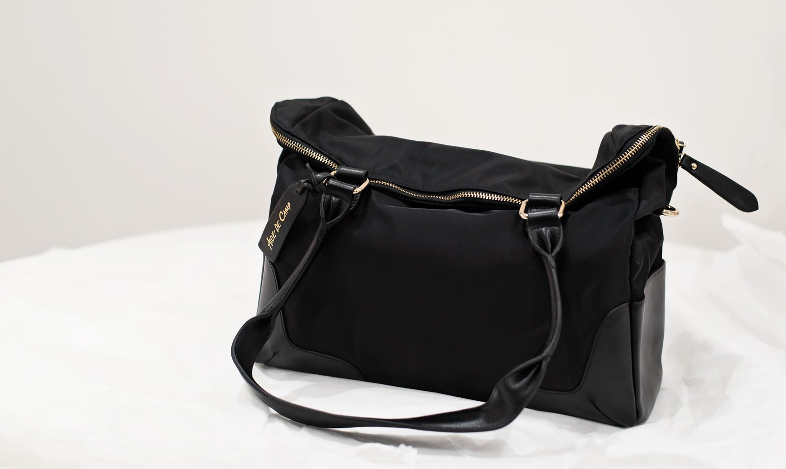 camera bag that looks like a purse