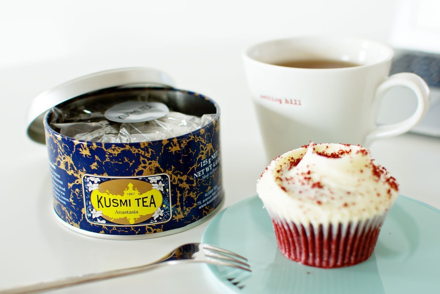 Anastasia tea blend by Kusmi Tea and Hummingbird Bakery cupcake