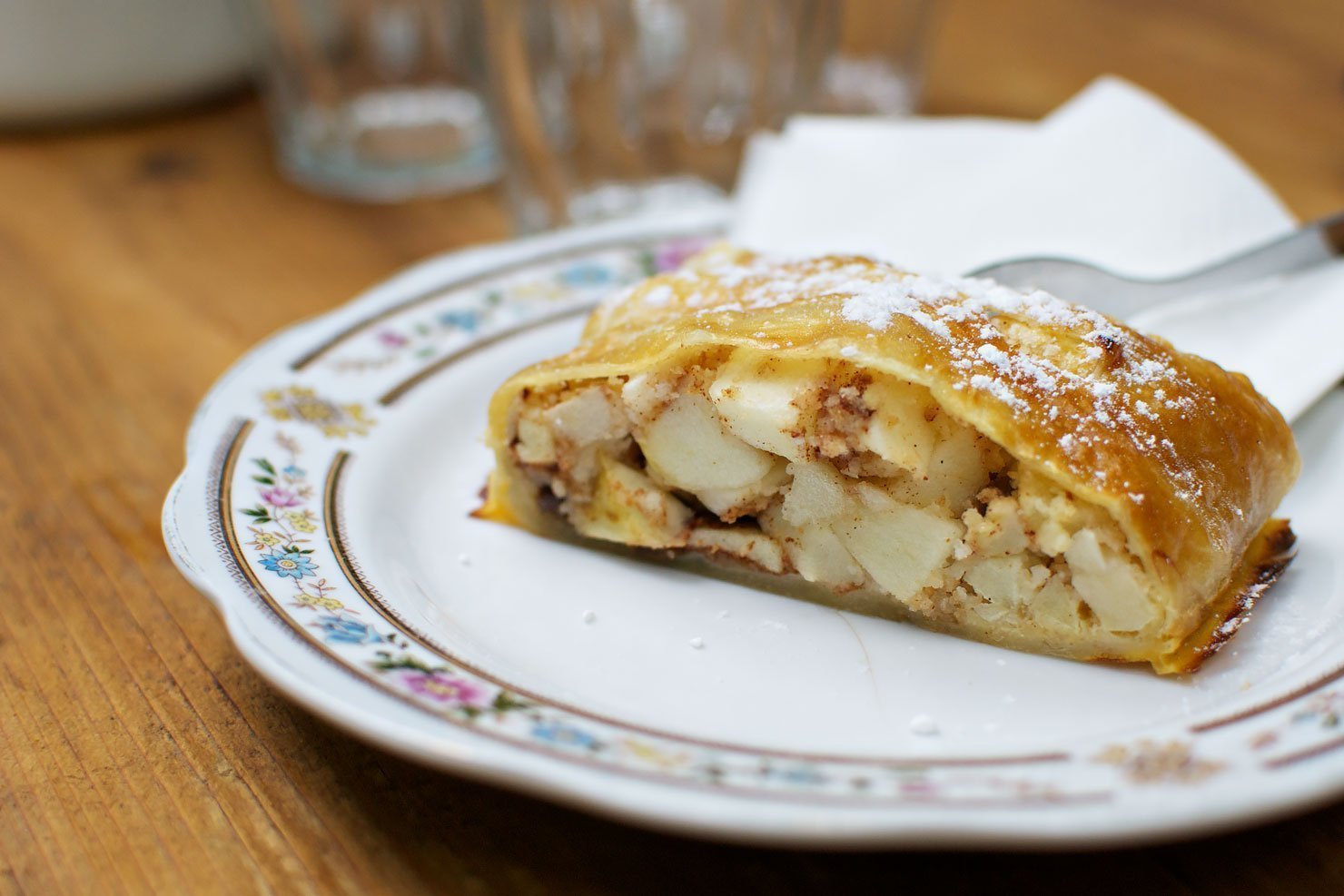Things to do in Prague: Eating Prague Food Tour - Apple Strudel at Gallery Le Court