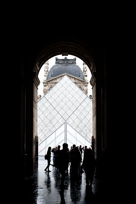 Video: How much fun is Paris when it rains? The Louvre.