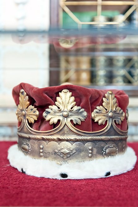 Crown in the library at Blenheim Palace.