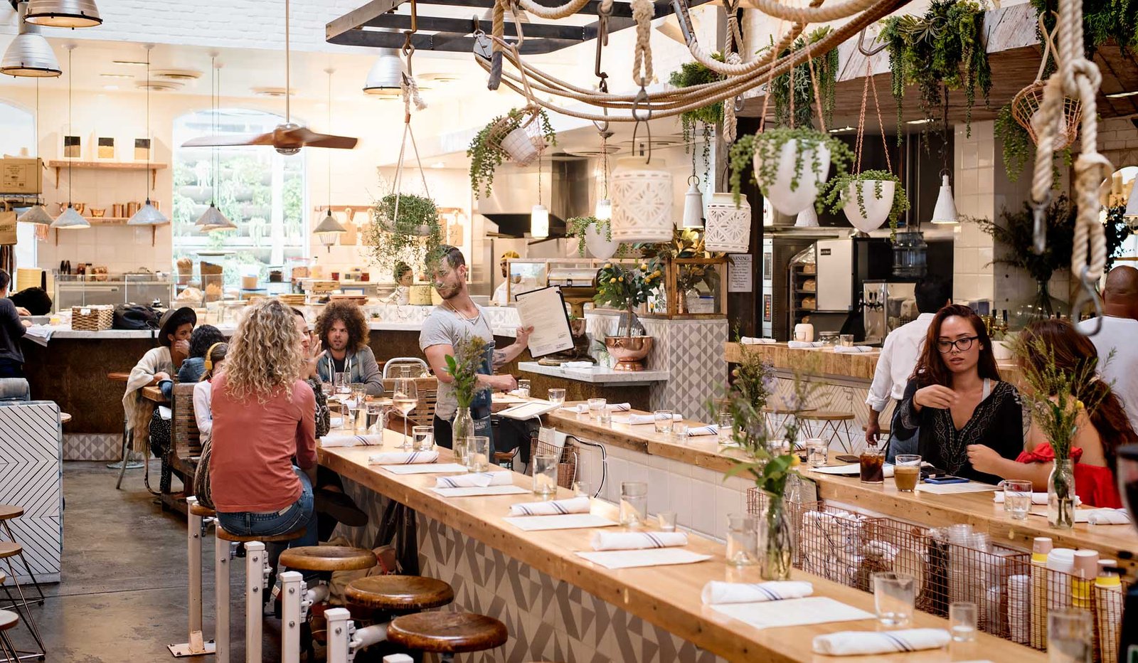 9 amazing & yummy places to eat healthy in LA