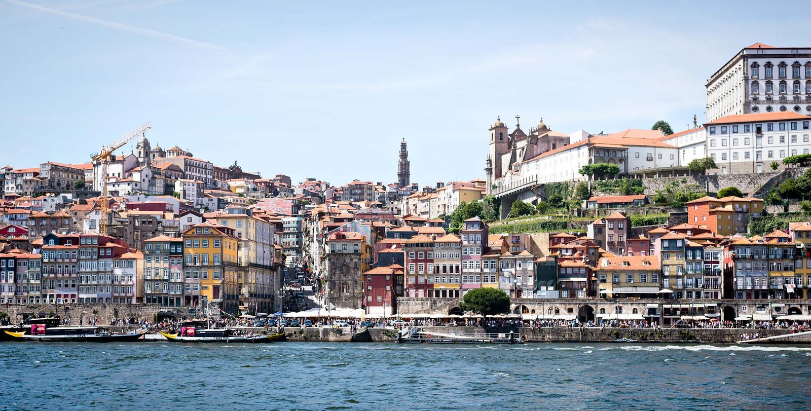 Weekend in Porto - 6 Experiences you don't want to miss. Colorful houses by the river