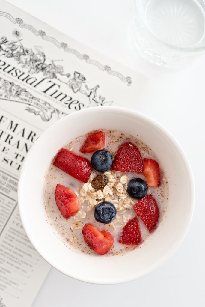 My delicious 5 day detox with The Detox Kitchen | Review on Urban Pixxels | Granola with rice milk and fresh berries