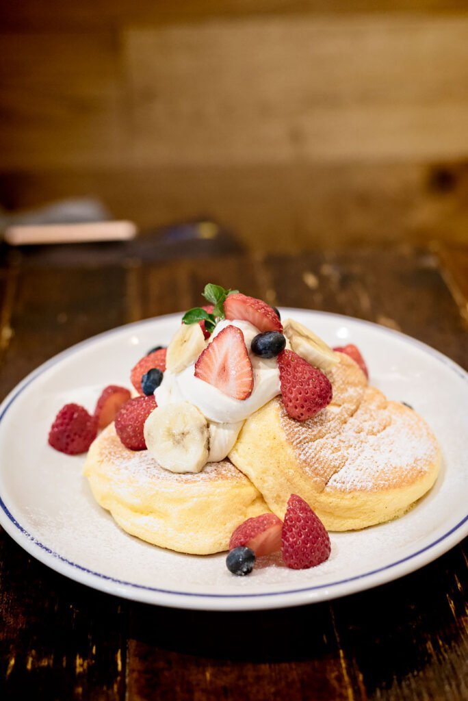 Favorite Things to Do & Places to Eat in Tokyo - Video & Photos on Urban Pixxels (urbanpixxels.com) | Souffle Pancakes at Flipper's