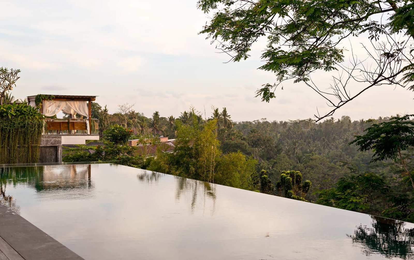 The perfect way to spend a relaxing and luxurious week in Bali | Infinity pool at Bisma Eight in Ubud