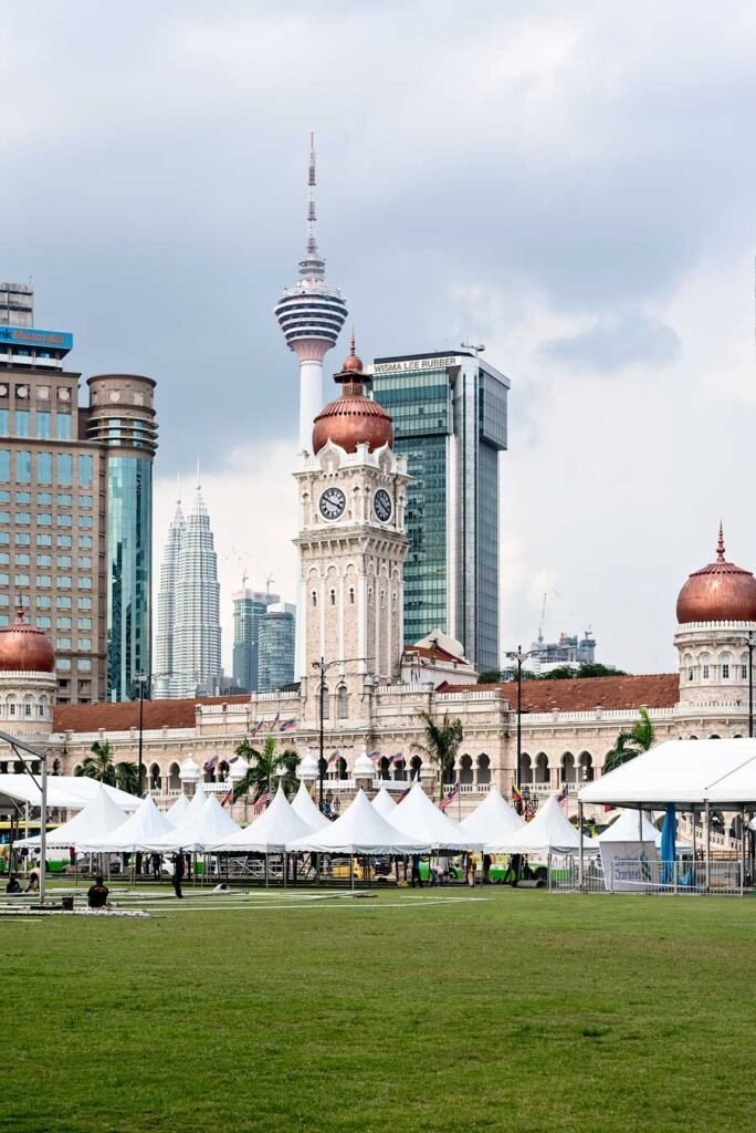 How to spend 3 amazing days in Kuala Lumpur, Malaysia - Merdeka Square and Sultan Abdul Samad Building