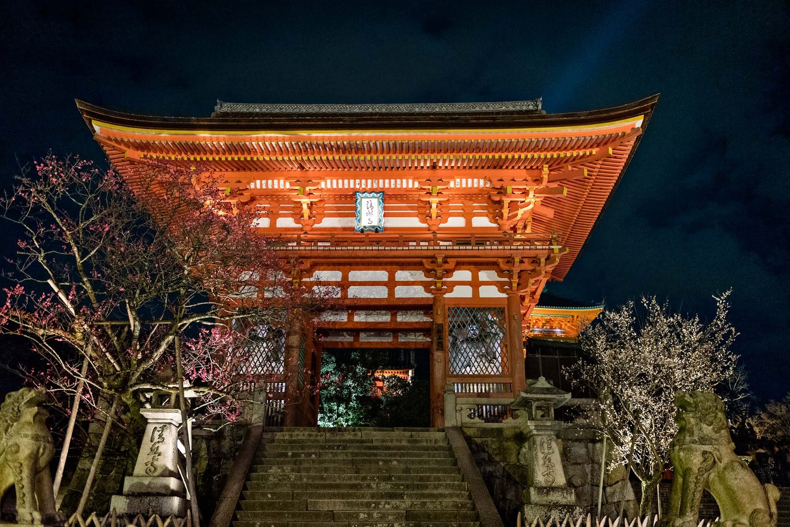 Night Viewing of Kiyomizu-dera Temple in Kyoto. Read more about My 8 Favorite Things to Do and See in Kyoto on Urban Pixxels.