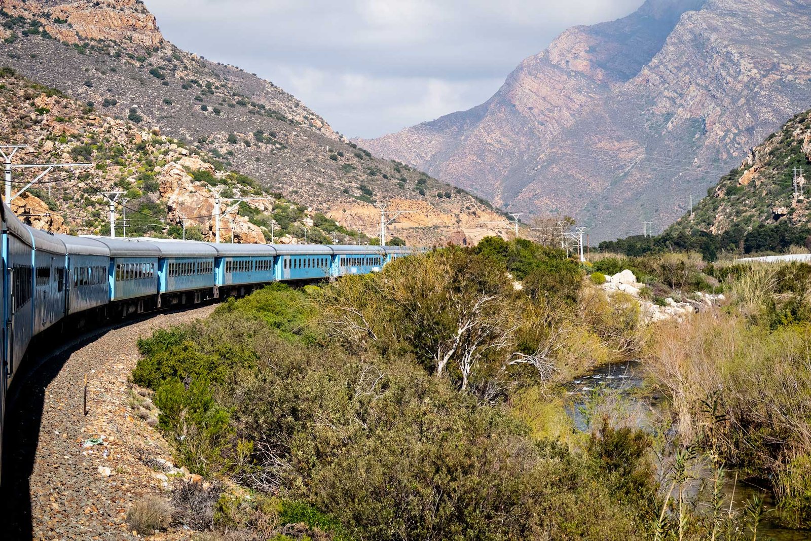 Taking the train from Johannesburg to Cape Town. South Africa in 3 Weeks | The Perfect South Africa itinerary for your first trip.