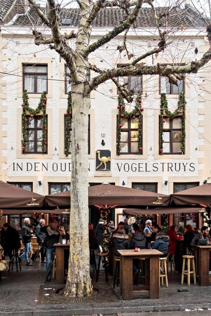 In den ouden Vogelstruys, het oudste café van Maastricht |