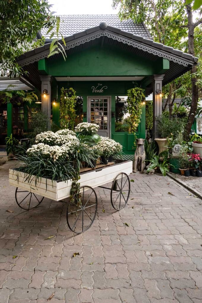The Verde is a little green oasis in Nimman with a nice garden to have a drink and relax.