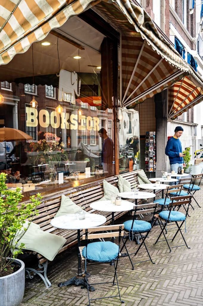 Bookstor Boekwinkel en Café op het Noordeinde in Den Haag The Hague