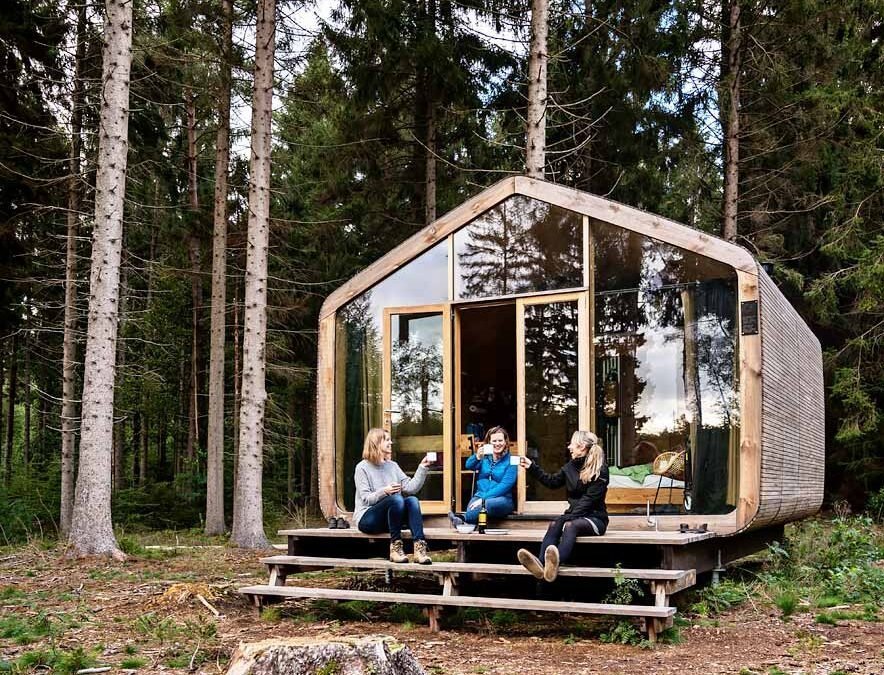 Cabiner: Sleeping in a Beautiful Off-the-grid Cabin in the Woods