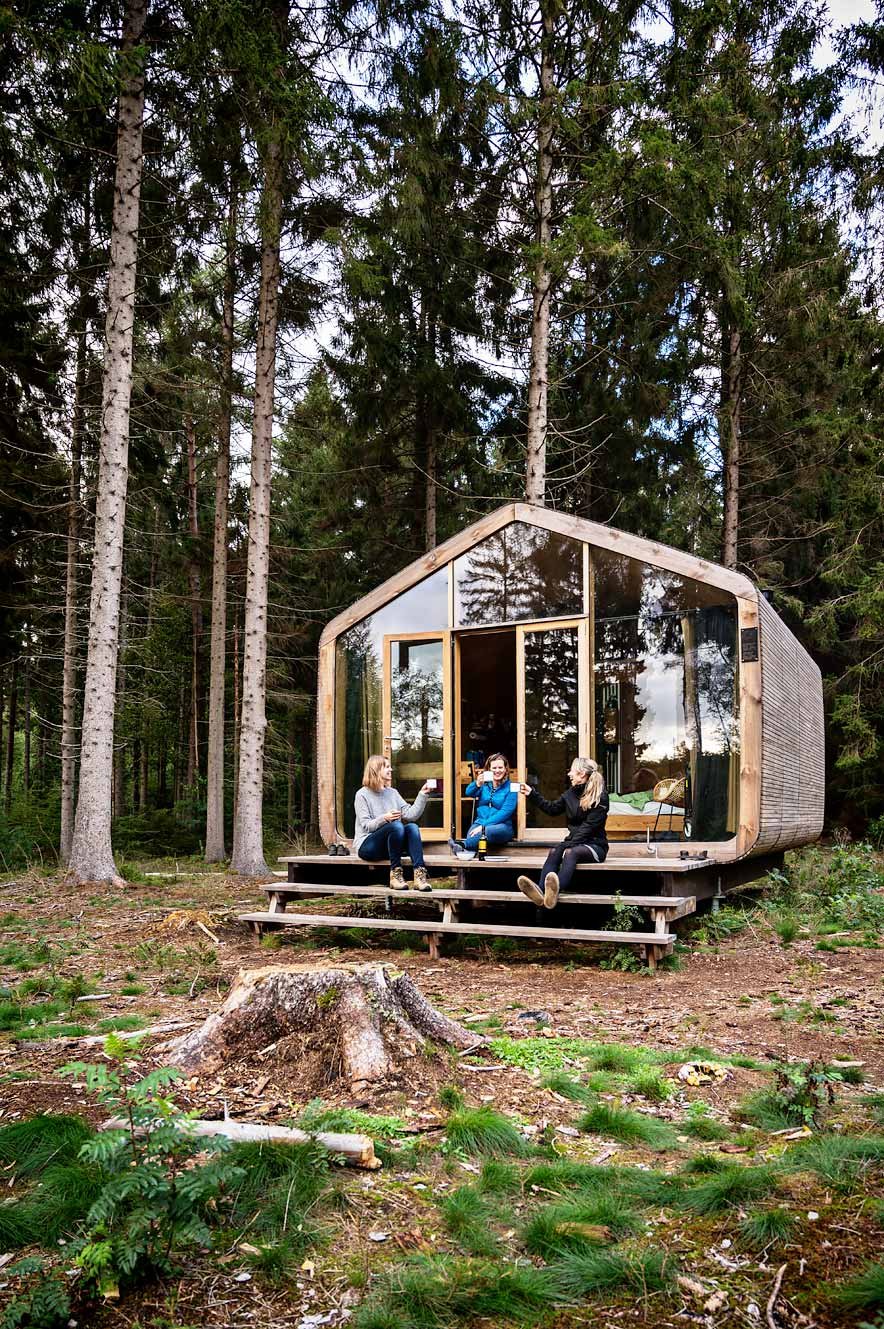 Cabiner: Sleeping in a Beautiful Off-the-grid Cabin in the Woods