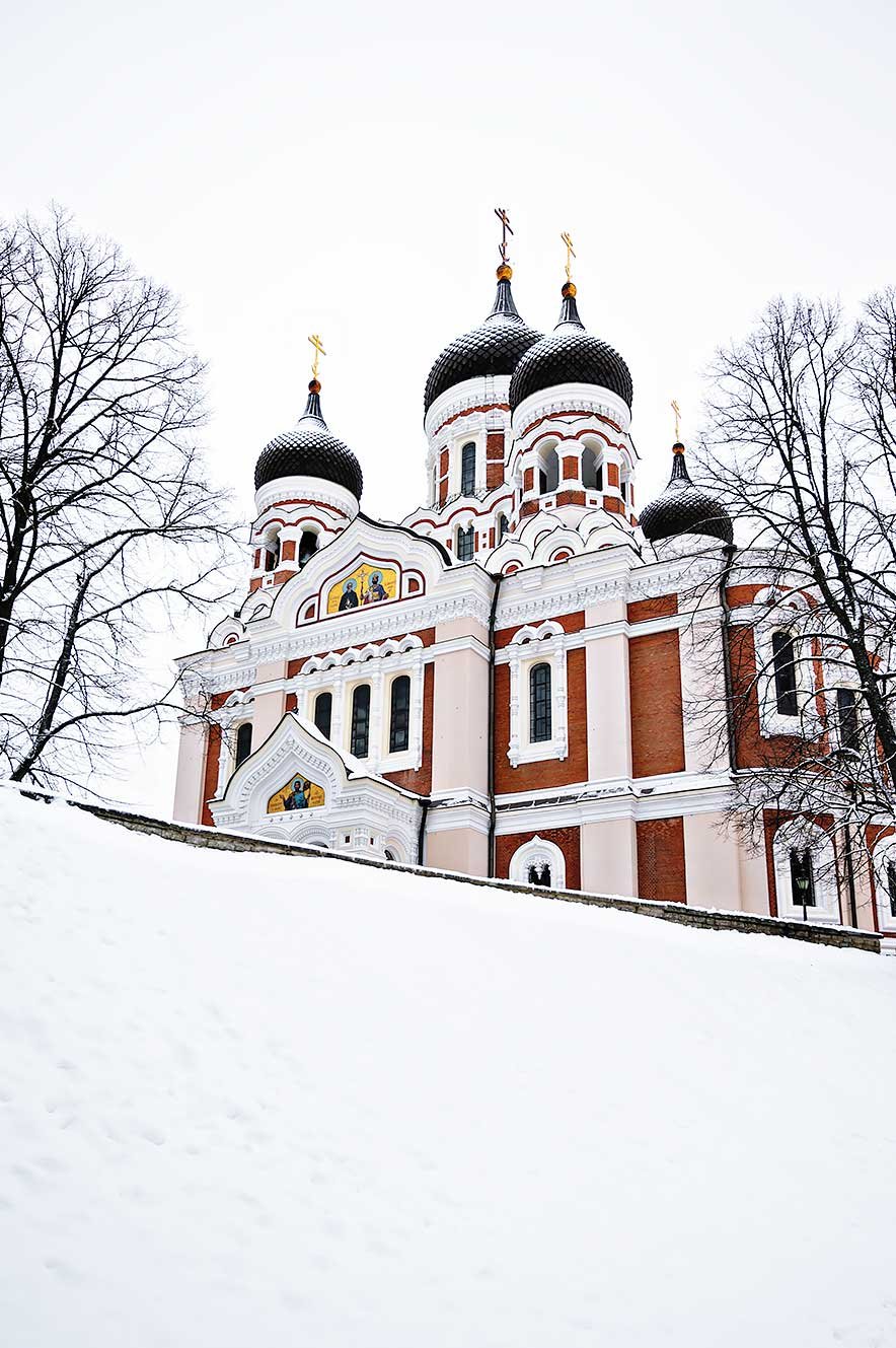 Tallinn in de Winter Alexander Nevsky Cathedral in de sneeuw