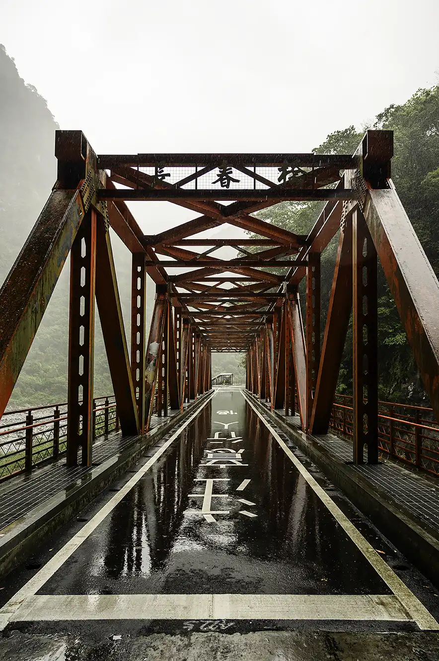 Chunhui Bridge bij de Eternal Spring Shrine in Taroko National Park