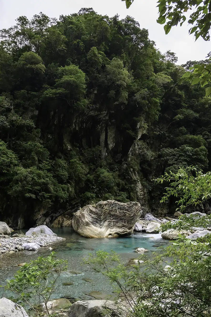 Shakadang trail along the Shakadang River at Taroko Gorge, your first stop when visiting on a day trip