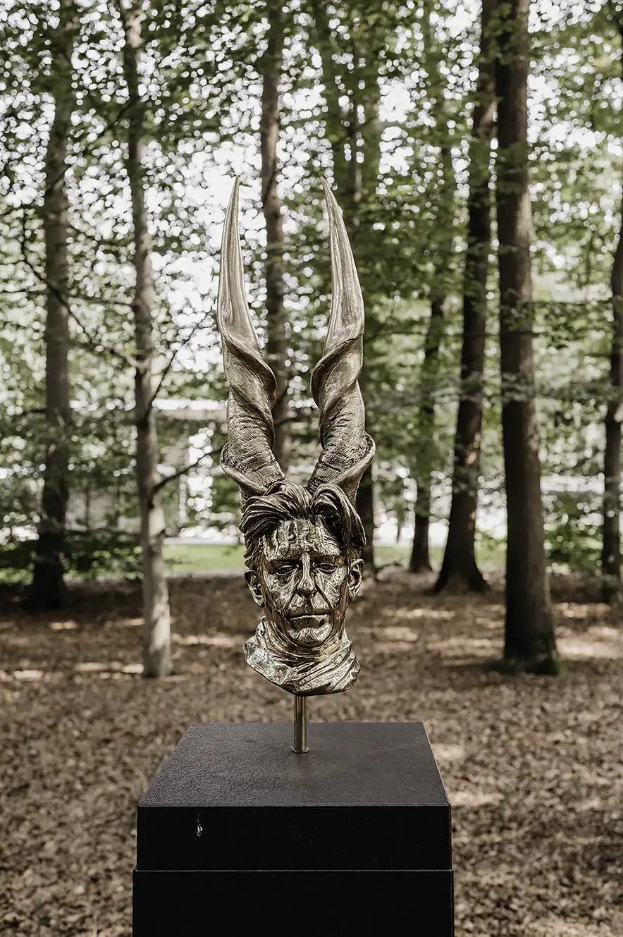 Kunstwerk van Jan Fabre in de beeldentuin van het Kröller-Müller museum in Nationaal Park de Hoge Veluwe