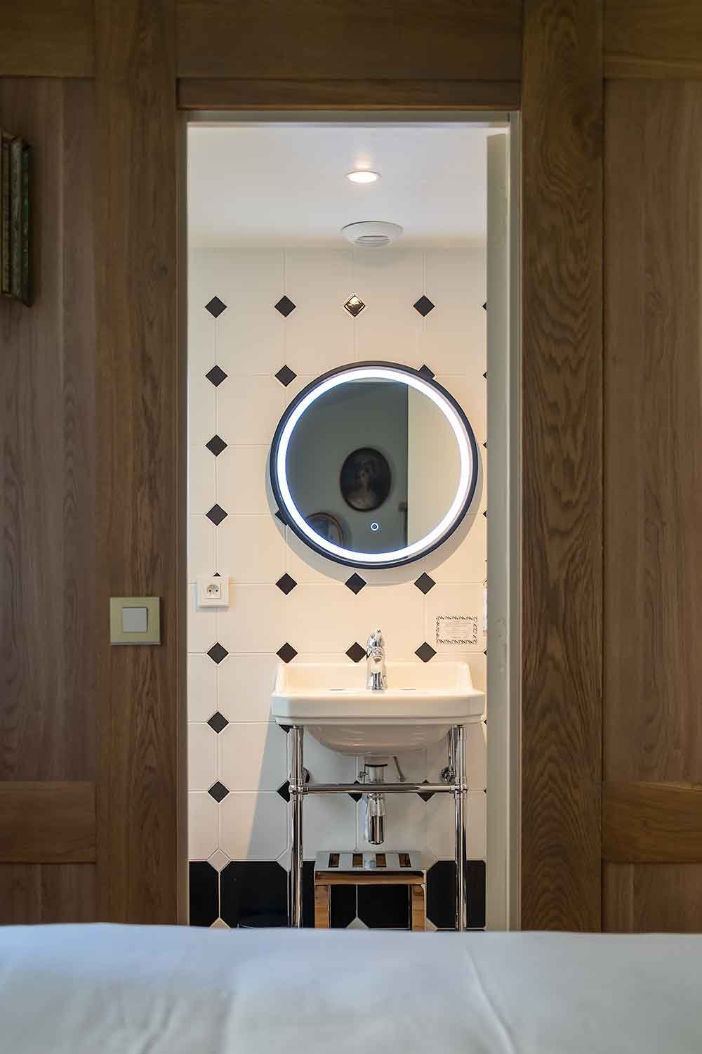 Bathroom at Madeleine de Senlis in Paris, near Jardin du Luxembourg