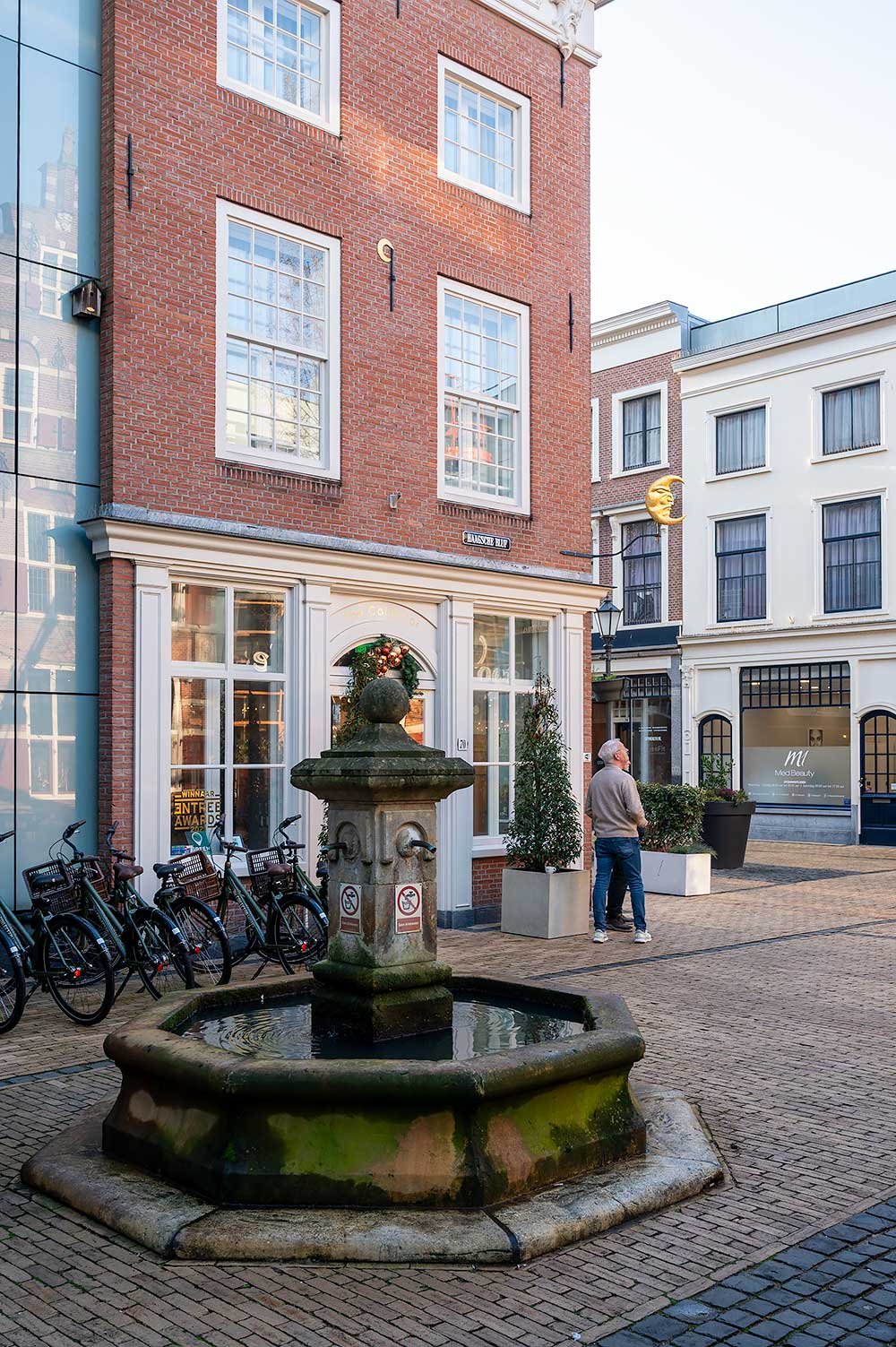 Fountain in front of The Collector Hotel in The Hague