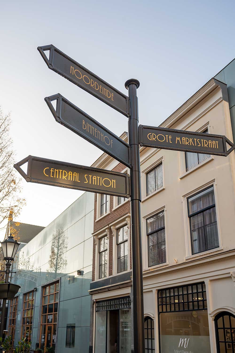 Street signs in The Hague at courtyard Haagsche Bluf