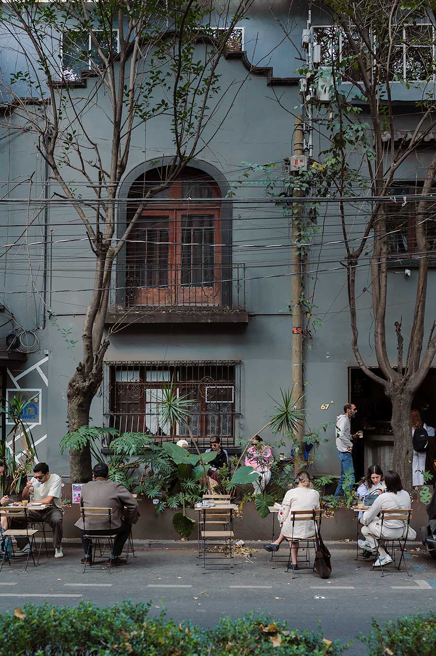 Coffee spot on Avenue Amsterdam, the hipódromo, in Mexico City