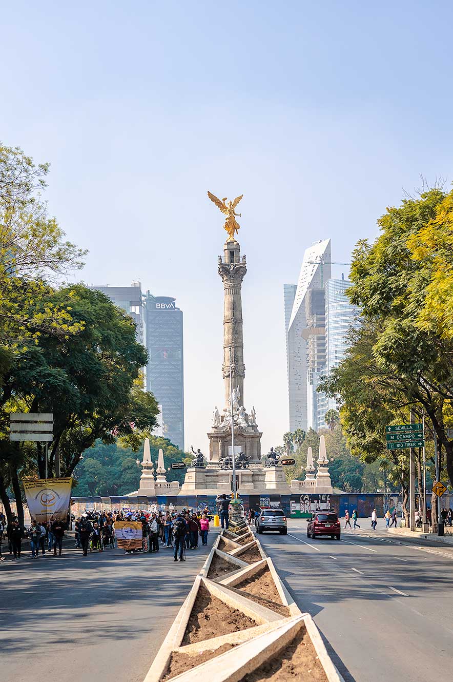 Paseo de la Reforma to the Monument to Independence, El Angel in Mexico City